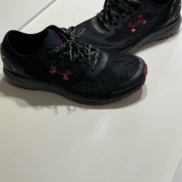 Under Armour Charged - Picture 3 of 5